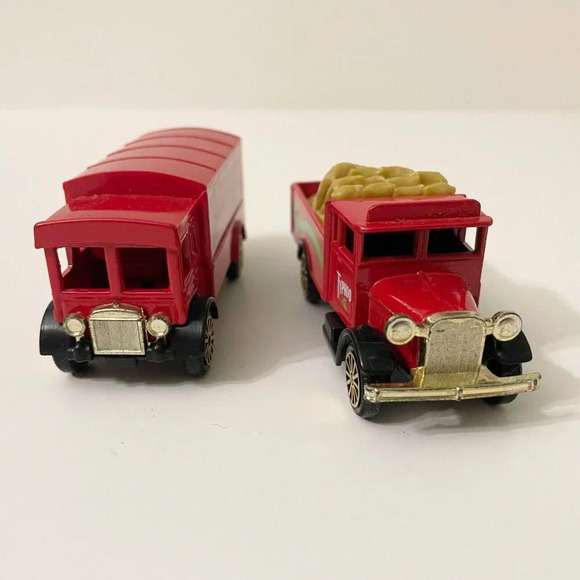 Vtg Lot of 2 Corgi Morris Truck Plantation Freshness Typhoo  AEC Van Diecast - Picture 15 of 16